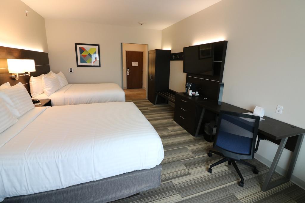 Holiday Inn Express & Suites - Coffeyville, An Ihg Hotel Exterior photo